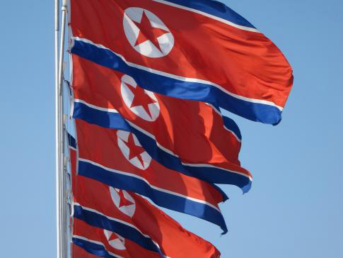 Bandeiras da Coreia do Norte (John Pavelka/Wikimedia Commons)