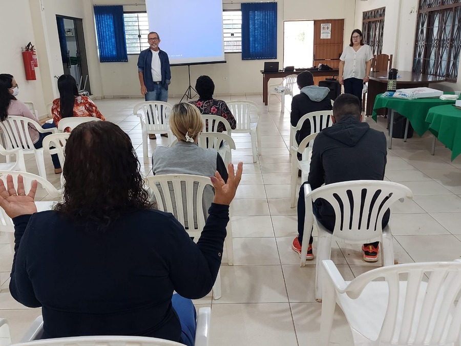 Simted de Amambai reuniu filiados para repassar e votar a proposta de reajuste salarial dos servidores administrativos / Foto: Amambai Notícias