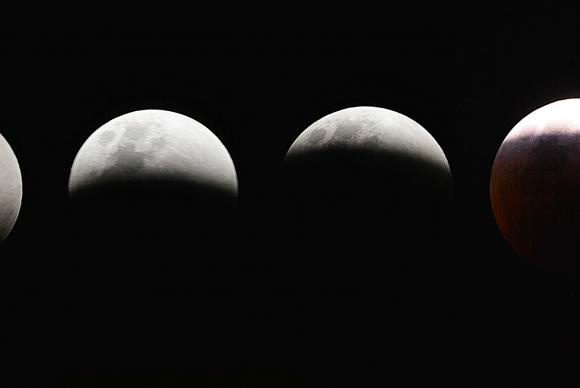 Coincidência que só ocorre uma vez a cada 30 anos, a superlua e o eclipse lunar total foram vistos no céu de alguns países - Marcello Casal Jr/Agência Brasil