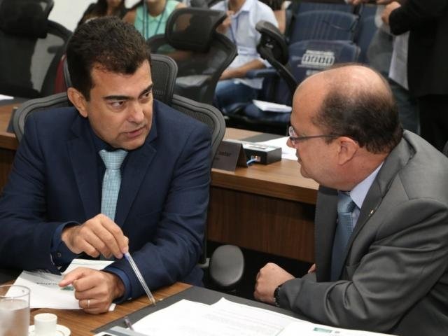 Deputados Marçal Filho (PSDB) e José Carlos Barbosa (DEM), durante sessão na Assembleia (Foto: Assessoria/ALMS)