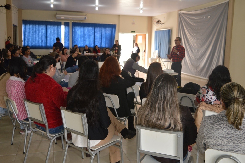 Servidores da Reme de Amambai, durante reunião na sede do Simted / Foto: Arquivo/Moreira Produções