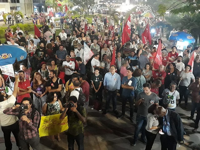 Militantes reunidos durante ato de lançamento da Frente Ampla em Defesa da Democracia, em Brasília (DF) / Foto: Cristiane Sampaio