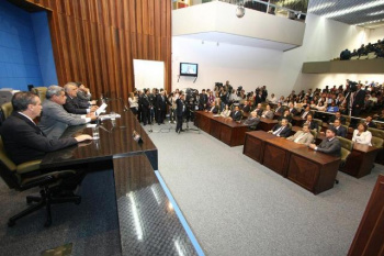 Deputados estaduais iniciam ano legislativo Deputados estaduais iniciam ano legislativo