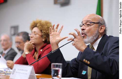 Cotas: 10 anos de inclusão nas universidades públicas brasileiras Cotas: 10 anos de inclusão nas universidades públicas brasileiras