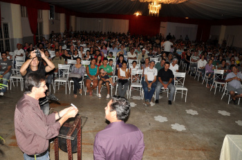 Através de sorteio, mais 109 terrenos do Residencial dos Ipês são entregues Prefeito e vice sortearam os primeiros nomes dos comtemplados do residencial dos Ipês.