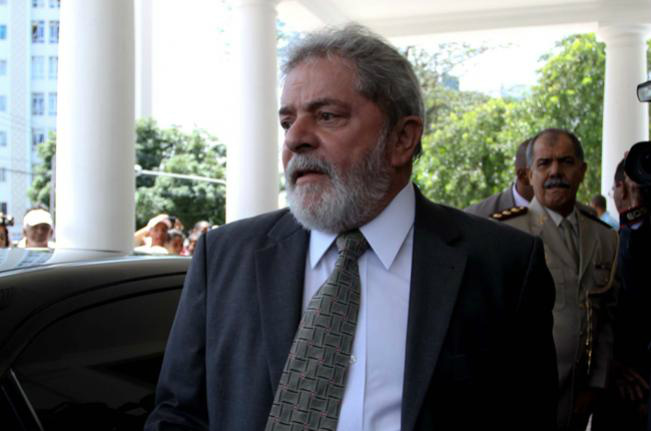 Estudantes protestam durante visita de Lula à UFBA Estudantes protestam durante visita de Lula à UFBA