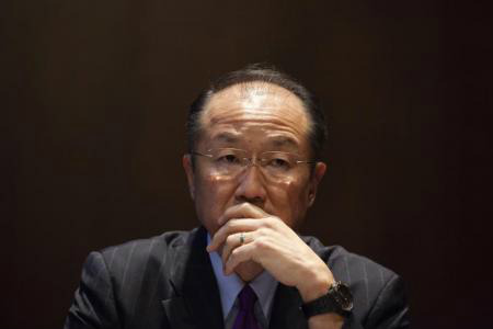 Banco Mundial vê expansão do Brasil de 2,2% em 2013 e 2,4% em 2014 Presidente do Banco Mundial, Jim Yong Kim, durante coletiva de imprensa na sede da Missão de Estabilização Integrada Multidimensional em Mali, em Bamako.