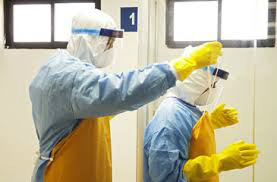 Ebola: japonês é detido por fingir sintomas do vírus