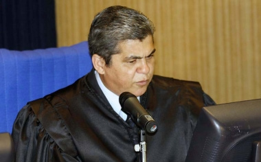 Despacho do conselheiro Waldir Neves suspende novamente licitação em Dourados Conselheiro decidiu pela imediata sustação do processo