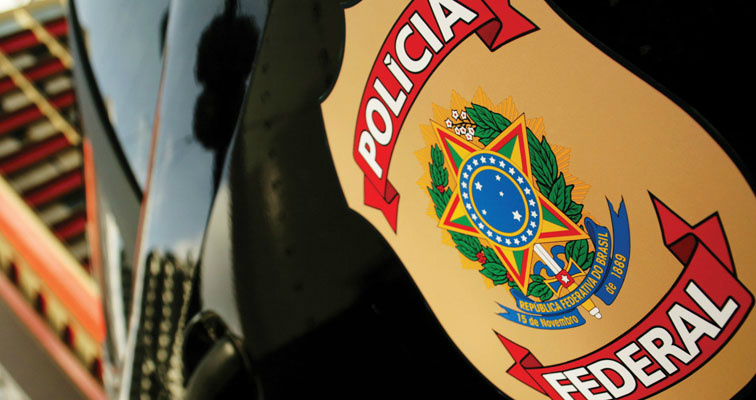 Polícia Federal combate rede de tráfico internacional de drogas em oito estados Polícia Federal combate rede de tráfico internacional de drogas em oito estados