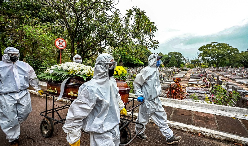 Após março trágico, Brasil inicia abril com média de mortes acima de 3 mil Desde o dia 9 de março, o país é o epicentro da pandemia mundial, data em que ultrapassou os Estados Unidos - Sergio Avila/AF