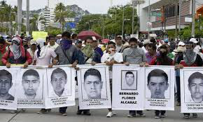 Pais dos 43 estudantes desaparecidos percorrem México em protesto