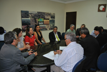 Diretoria do Simted durante reunião com vereadores na segunda-feira (12)Foto: Moreira Produções