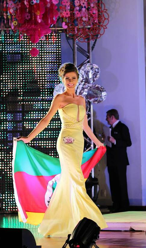 Gaúcha representa Brasil no concurso Miss Teen Universe 2015