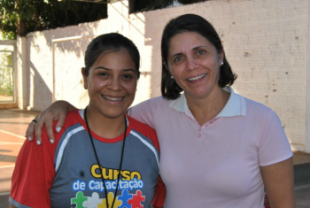 Maria Madalena e Maria Helena (D).