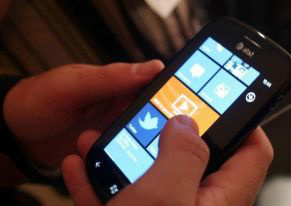 Turistas podem identificar notas falsas pelo celular