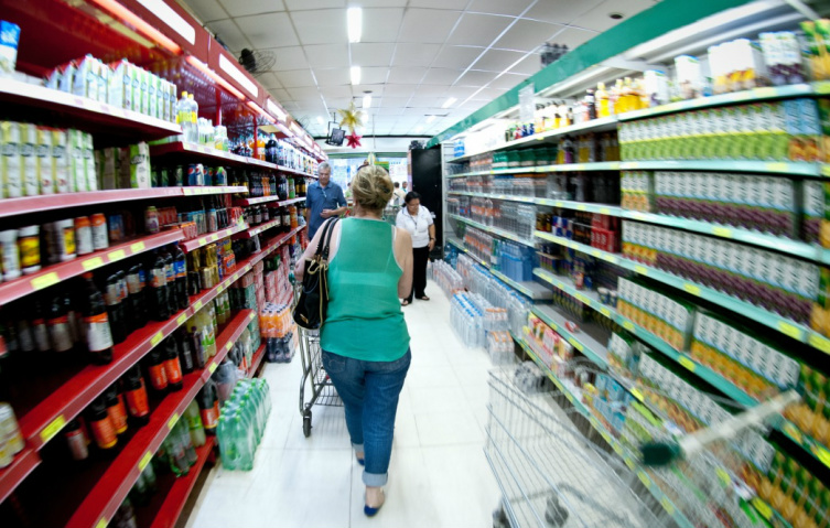 Vendas dos supermercados caem 4,04% Vendas dos supermercados caem 4,04%
