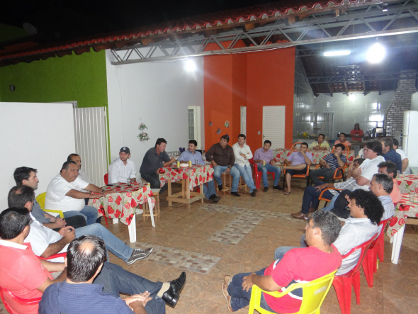 Encontro político reúne pré-candidatos a prefeito de Amambai Encontro reúne lideranças políticas do município de AmambaiFoto: Moreira Produções