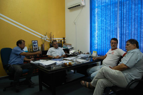 Prego recebe representantes da União Sindical dos Trabalhadores Vereador Prego reunido com líderes da UST discutindo ações para o desenvolvimento social de Amambai / Foto: Assessoria