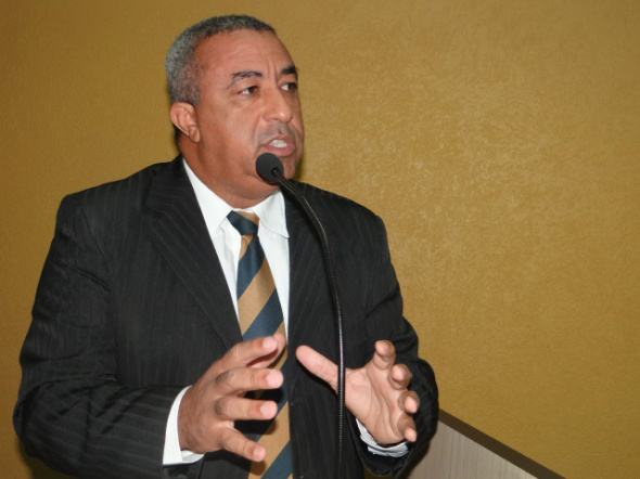 Carlinhos encaminha reivindicação da comunidade da Igreja Batista Central Vereador de Amambai, Carlinhos (PPS) Foto: Moreira Produções