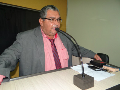 Vereador Brito cobra manutenção de ruas na vila Cristina Vereador de Amambai, Valter Brito (DEM) Foto: Moreira Produções