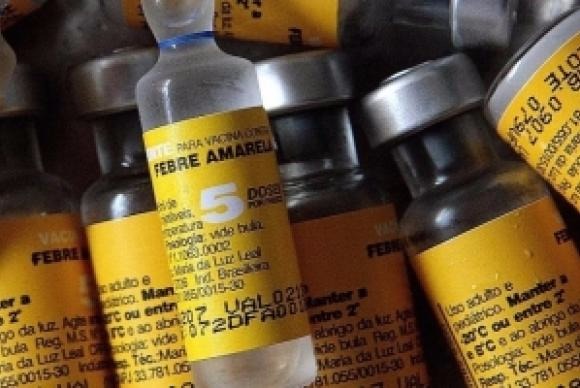 Brasil volta a exportar vacina contra febre amarela A previsão é que, a partir de julho, 1 milhão de doses sejam disponibilizadas a cada mês, totalizando 5 milhões de doses para exportação até o fim do ano, diz ministro Divulgação/Prefeitura de Pitangueiras (SP)