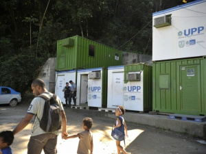 Desafio de UPPs é garantir que policiais respeitem direitos humanos Desafio de UPPs é garantir que policiais respeitem direitos humanos