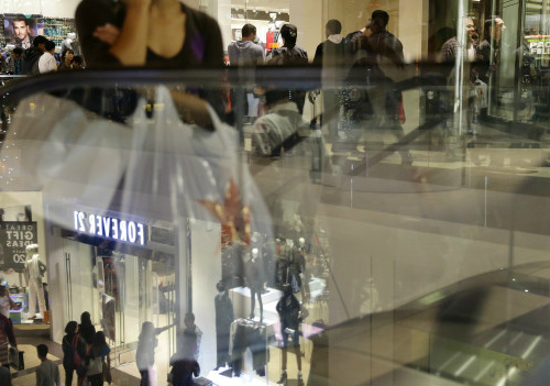 Nos EUA, grupos têm organizado flash mobs em shopping centers; episódios muitas vezes terminam em confrontos