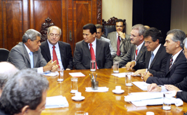 Puccinelli consegue viabilizar implantação de ferrovia no MS Puccinelli consegue viabilizar implantação de ferrovia no MS
