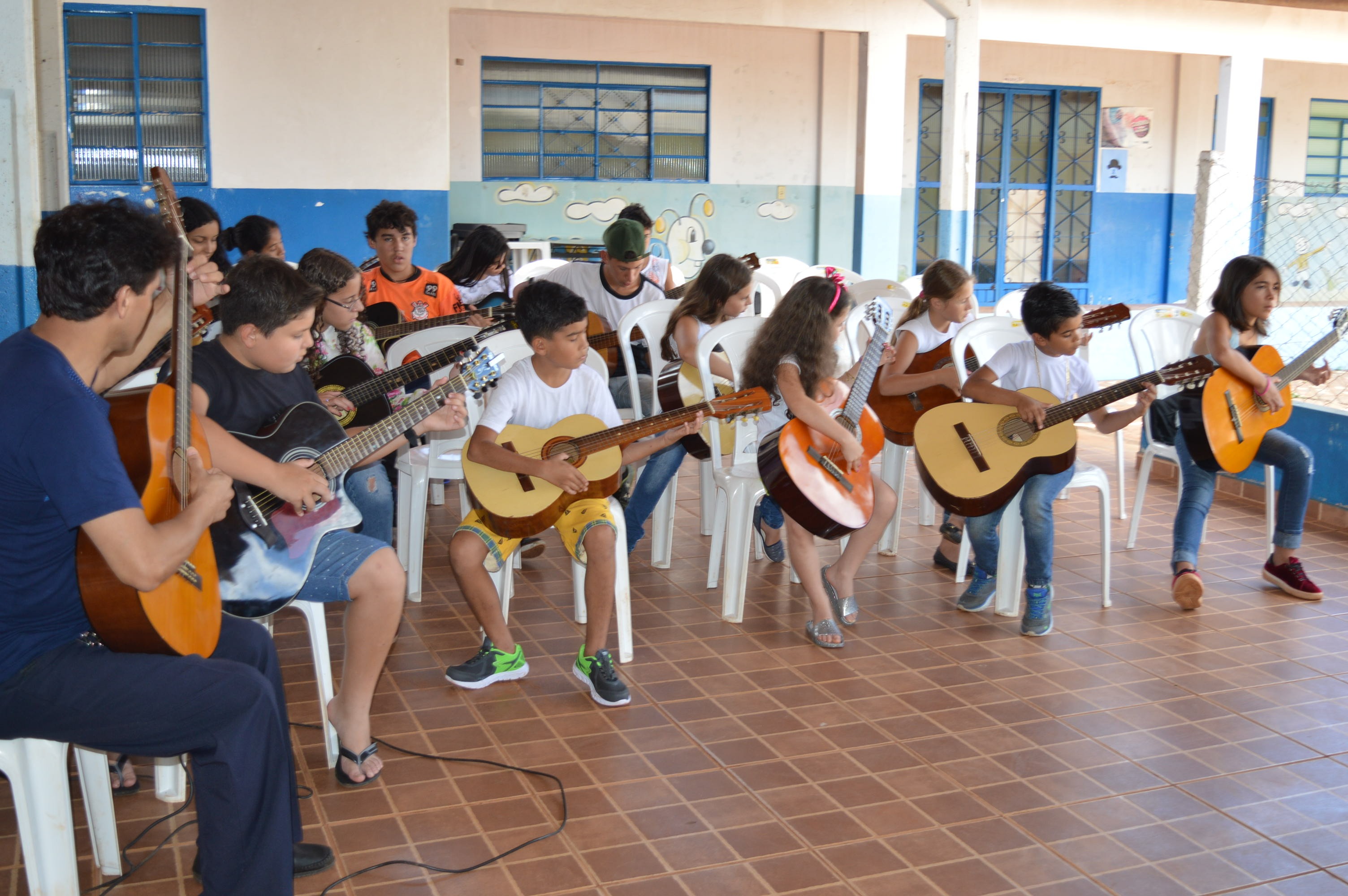Cerca de 30 crianças são participam das aulas / Foto: Moreira Produções