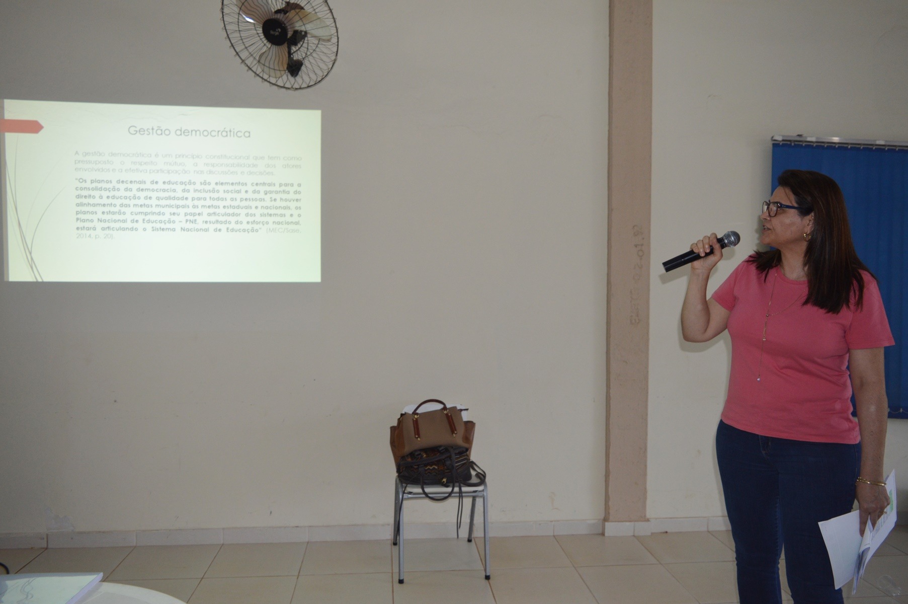 Silvana Lago Velozo falou sobre a importância da gestão democrática dentro de uma escola / Foto: Moreira Produções