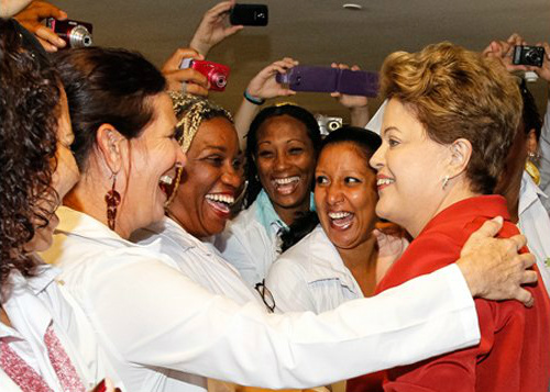"Mais Médicos não é ato de coragem, é dever", diz Dilma