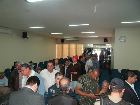 Órgãos de segurança reúnem-se em Amambai para evitar confronto O encontro reuniu membros da segurança pública, proprietários rurais, ministério público e da Funai / Foto: Moreira Produções
