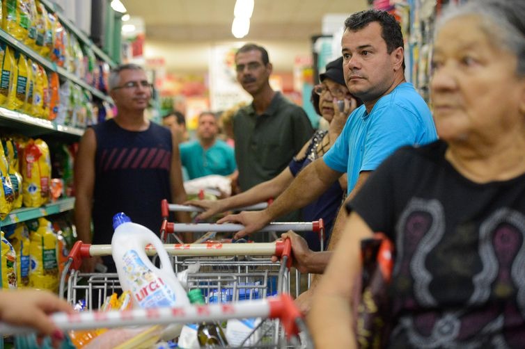 PIB cresce 1,6% no trimestre encerrado em agosto PIB cresce 1,6% no trimestre encerrado em agosto