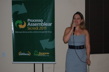Gerente da Unidade de Amambai,Jaqueline Barraldi Calixto, durante Assembléia.Foto: Moreira Produções