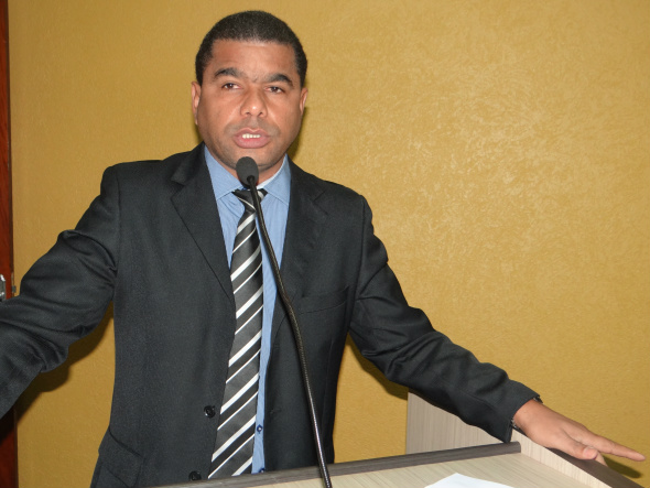 Vereador Nicoline pede pavimentação até o Cemitério Municipal Crepúsculo Vereador de Amambai, David Nicoline / Foto: Moreira Produções