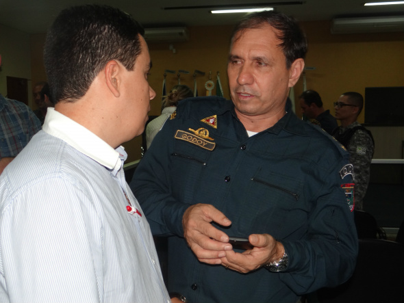 Órgãos de segurança reúnem-se em Amambai para evitar confronto E/D- Presidente do SRA, Diogo Peixoto e o secretário do GGI-FRON,Cel, Valter Godoy Rojas / Foto: Moreira Produções