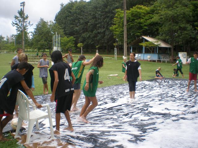 Agenda de eventos para Amambai e região Gincana e brincadeiras variadas marcam o acampamento organizado na AABB de Amambai.