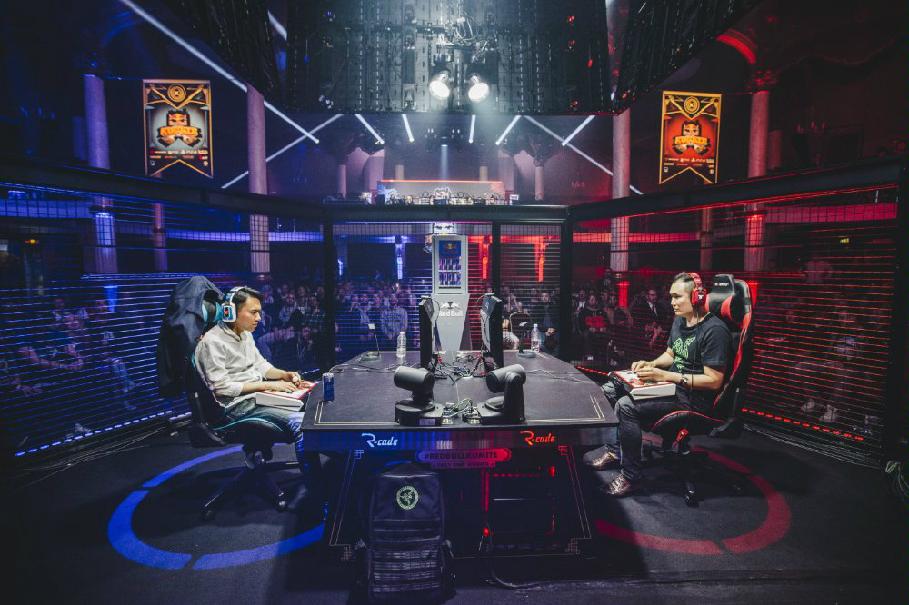 Tokido e Infiltration disputam no Red Bull Kumite em Paris.