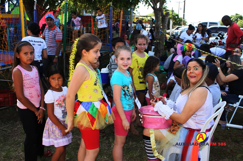 A palhaça Cerejinha foi uma das atrações da Ação Social. Fotos: Marcos Silva