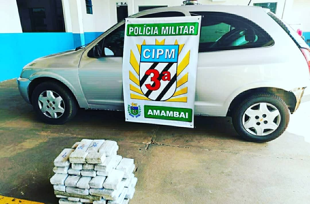 Polícia Militar de Amambai prende casal transportando 35 quilos de maconha Foto: 3ª CIPM