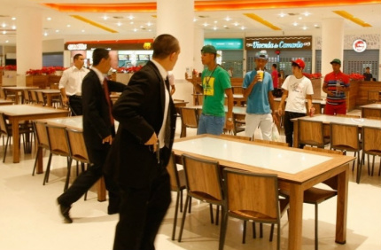 Especialistas debatem o fenômeno do "rolezinho" As administrações de alguns shoppings conseguiram, na Justiça, liminares para impedir os encontros