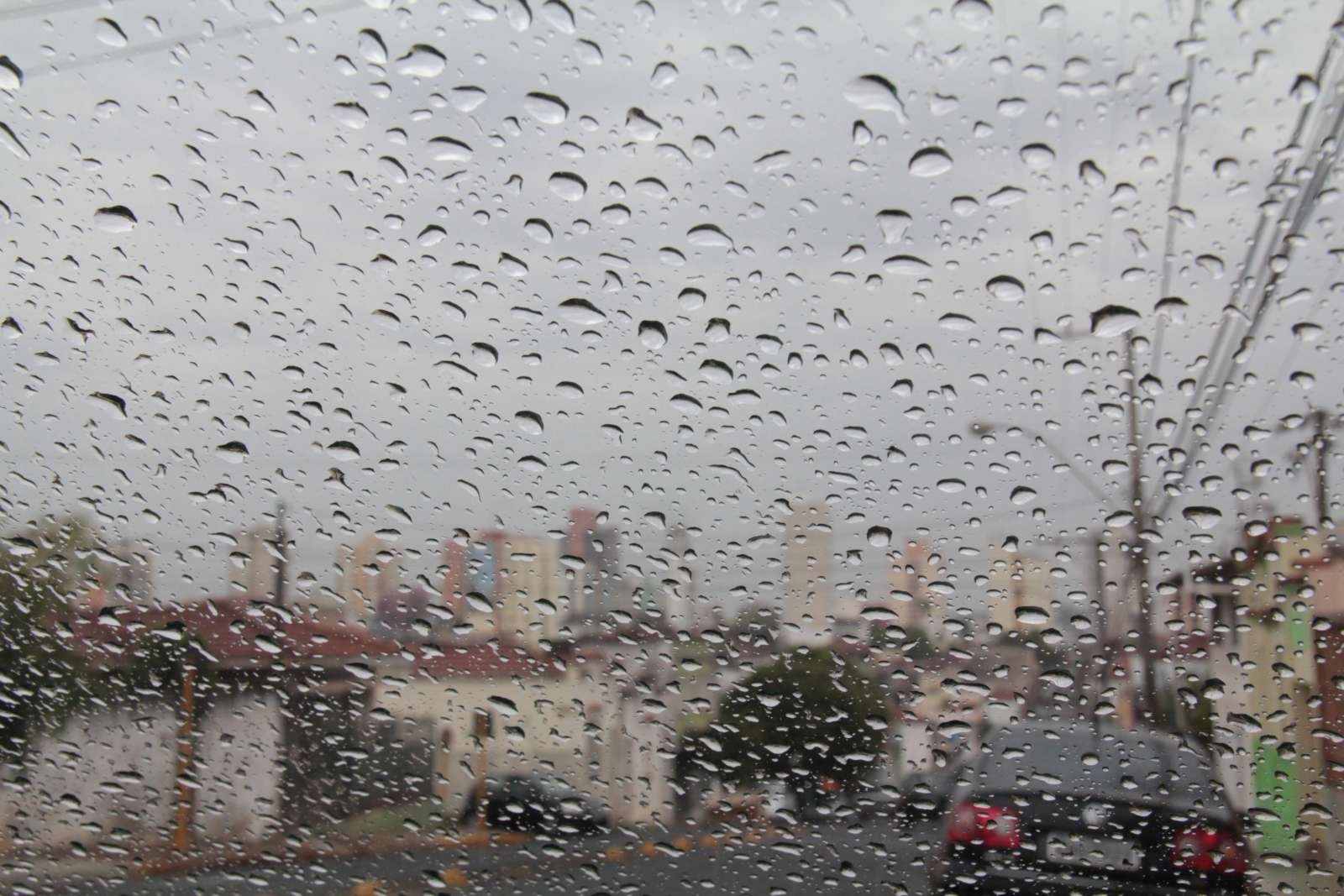 Primavera chega ao fim com chuva a qualquer hora e máxima de 34°C