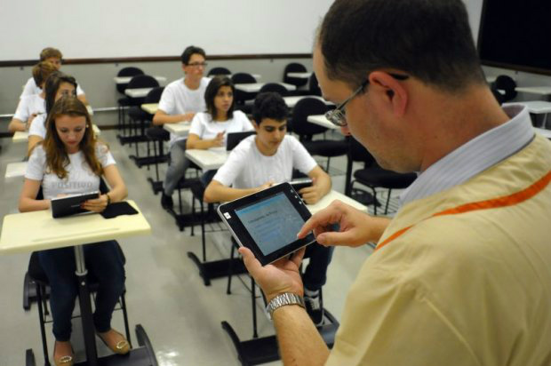 A estimativa da presidenta da Fenep, é que 30% dessas escolas em todo o país adotam de alguma forma o tablet em sala de aula