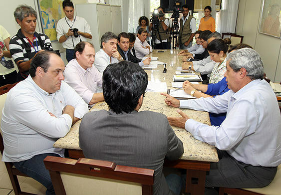 Transição: Puccinelli participa de reunião na secretaria de Fazenda Fotos: Rachid Waqued