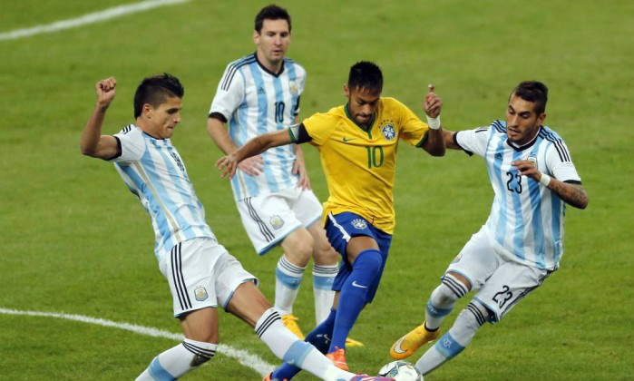 Brasil e Argentina jogam hoje pelas eliminatórias da Copa de 2018 Foto: Divulgação