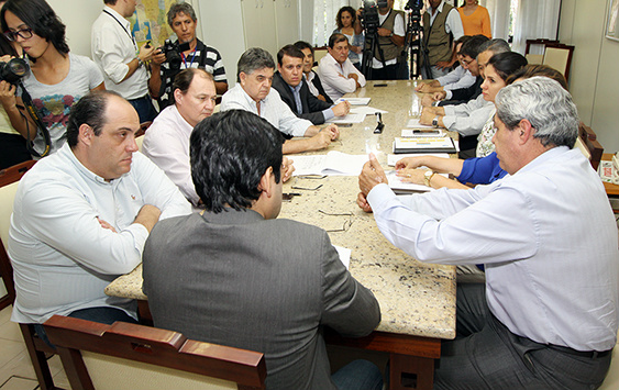 Transição: Puccinelli participa de reunião na secretaria de Fazenda Transição: Puccinelli participa de reunião na secretaria de Fazenda