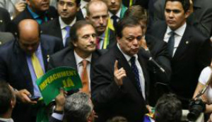 Câmara analisa pedido da AGU para anular sessão do impeachment Um dos argumentos da AGU é que, na declaração de voto, muitos deputados não usaram como justificativa as denúncias de crime de responsabilidade Foto: Arquivo/Marcelo Camargo