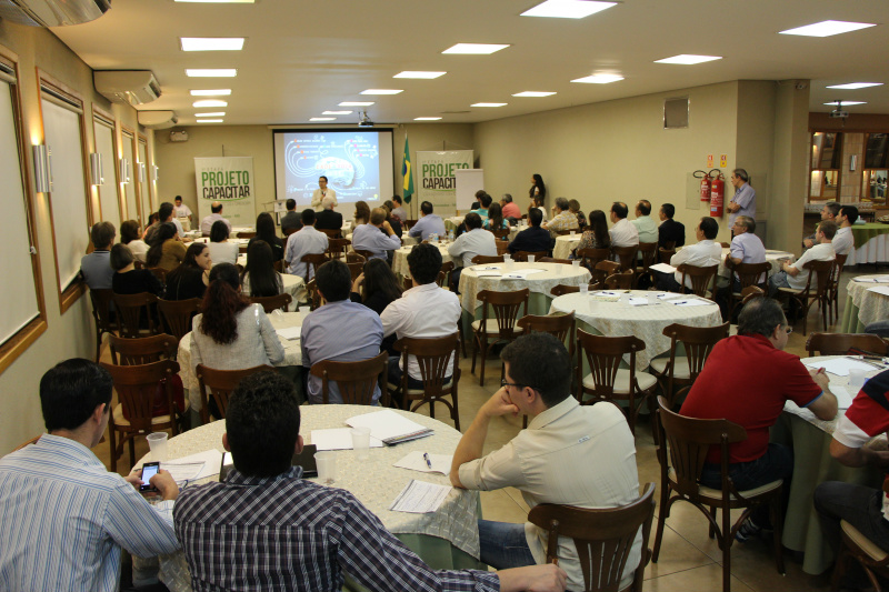 Palestra sobre criatividade com Denilson Shikako, encantou platéia do Projeto Capacitar Foto:Kauhê Prieto