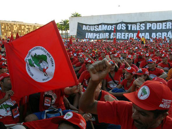 MST ocupa agências do Banco do Brasil em vários municípios do Paraná
